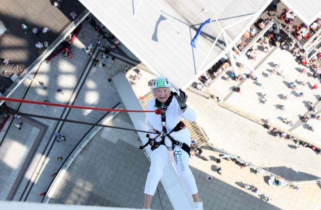 mynews_doris_long_abseil_01.jpg