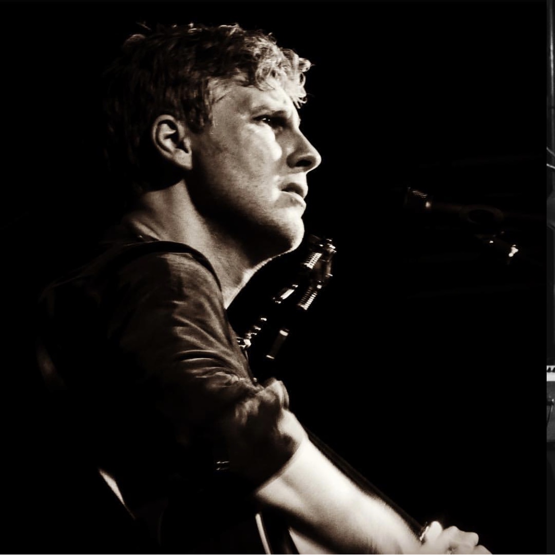 A close up black and white photograph of Scott Matthews at the Wedgewood Rooms.