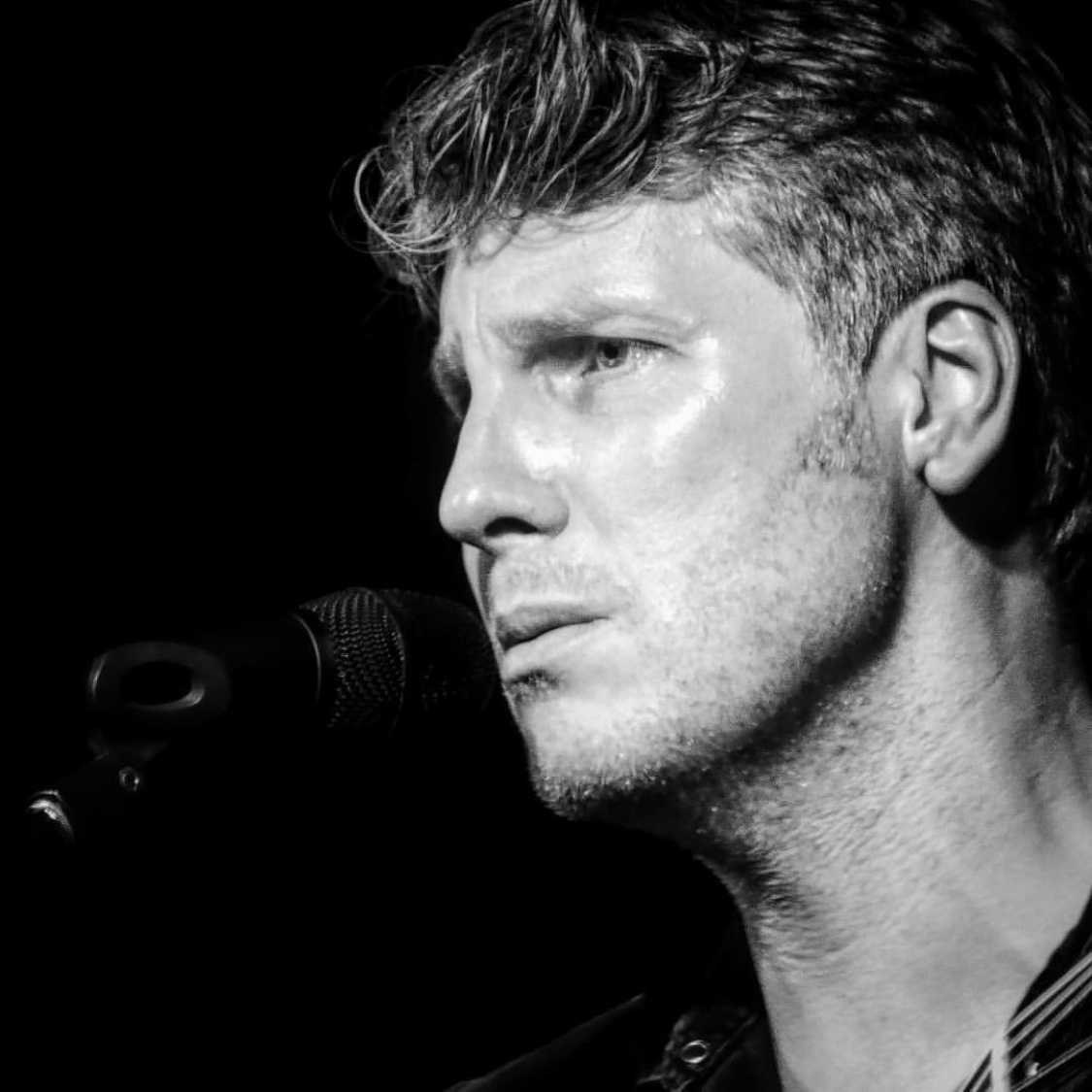 A close up black and white photograph of Scott Matthews at the Wedgewood Rooms.