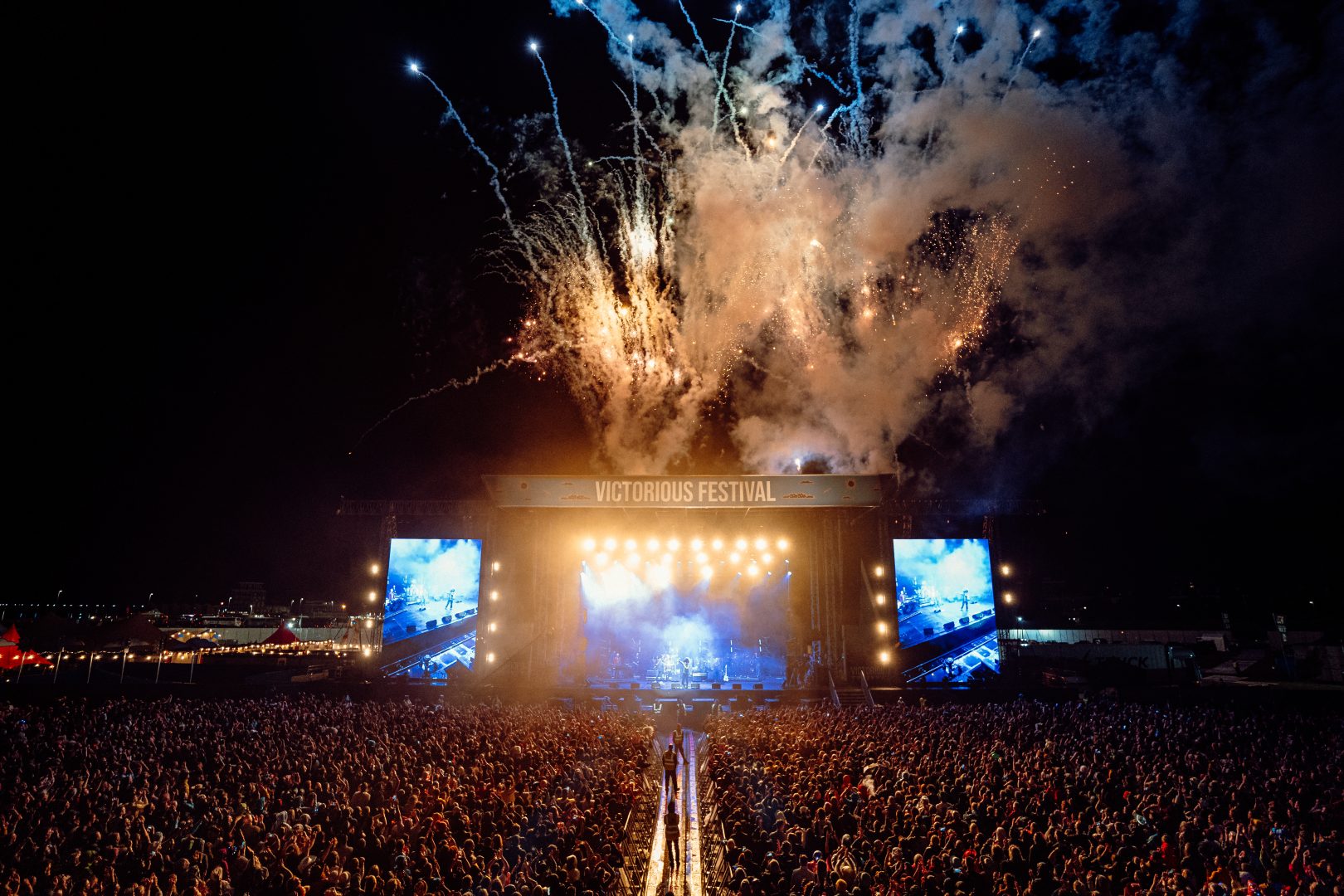 VF_FRI_Fireworks_TomLangford_02_PRINT